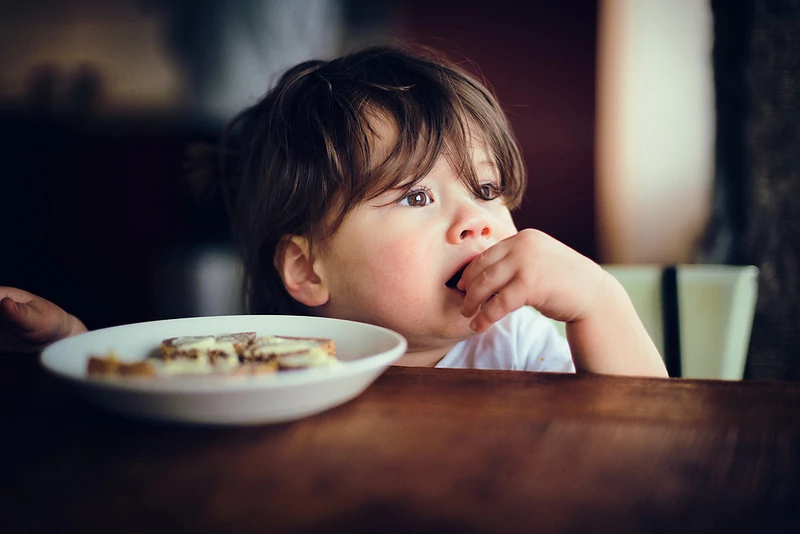 Saiba Que Alimentos Dar ao Seu Filho Para Evitar Cáries Saiba Que Alimentos Dar ao Seu Filho Para Evitar Cáries